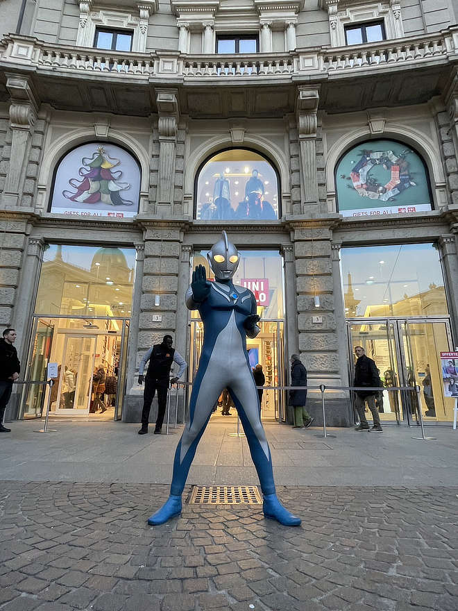 Ultraman Cosmos and Ultraman Appear on the Streets of Milan in UNIQLO’s Milan “PEACE FOR ALL” Event!